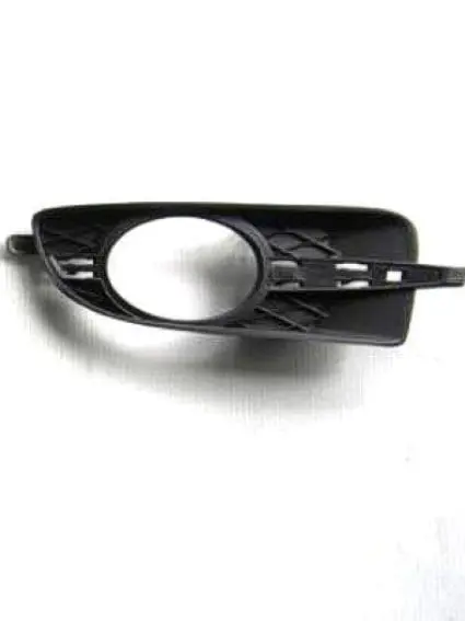 GM1039120 Front Bumper Insert Fog Light Bezel Passenger Side