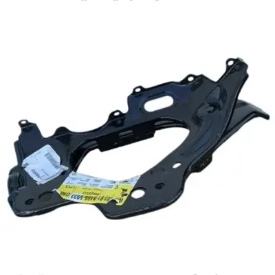 GM1062154 Driver Side Front Bumper Bracket Support
